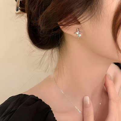 Astrielle - Stervormige zirkonia oorbellen met kruisdetail