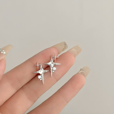 Astrielle - Stervormige zirkonia oorbellen met kruisdetail