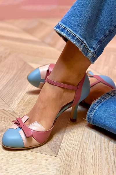 Bellarosa | Kleurrijke sandalen met strik en bandjes, ronde neus