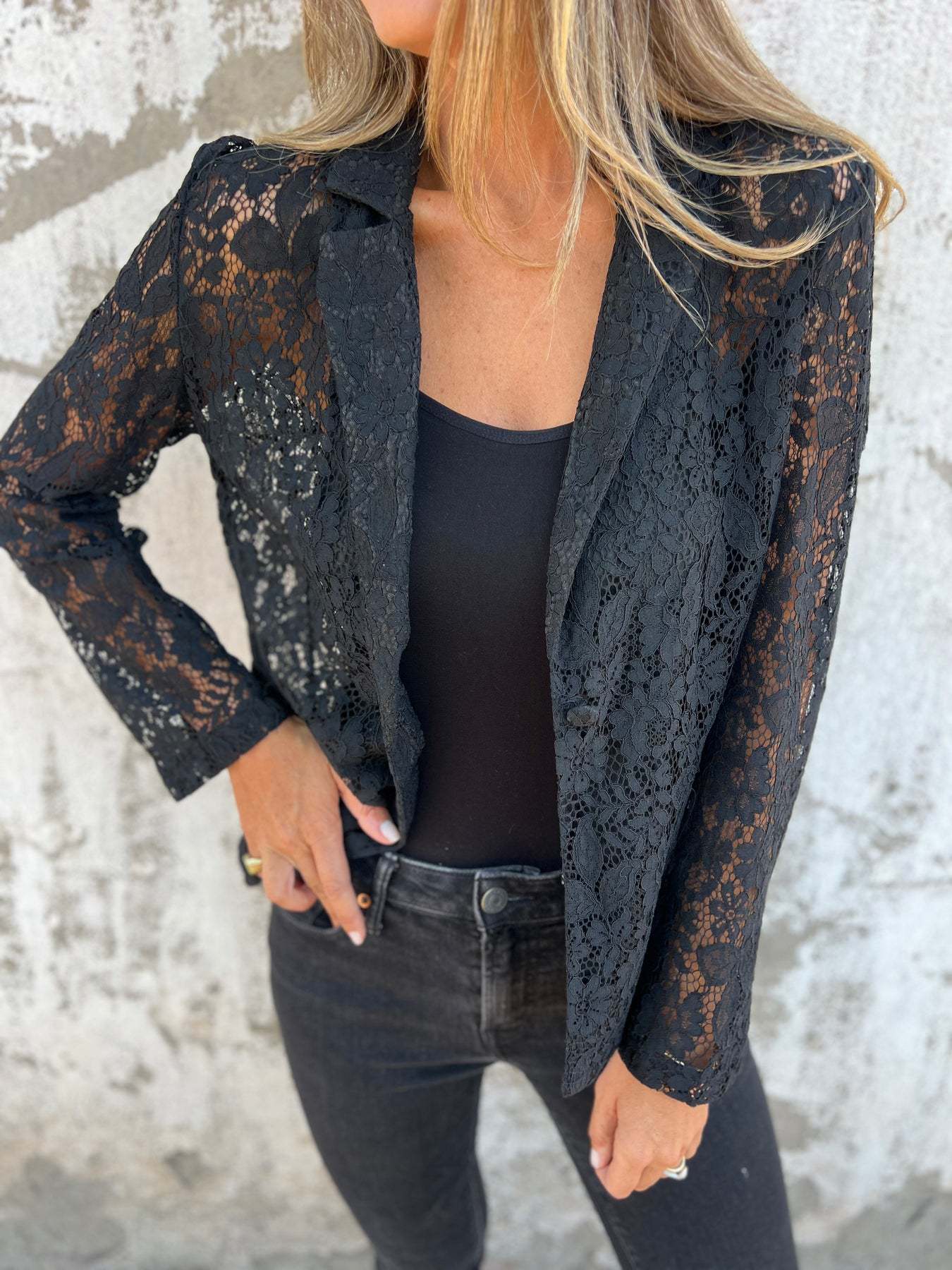 Lena | Transparant kanten blazer met elegante structuur