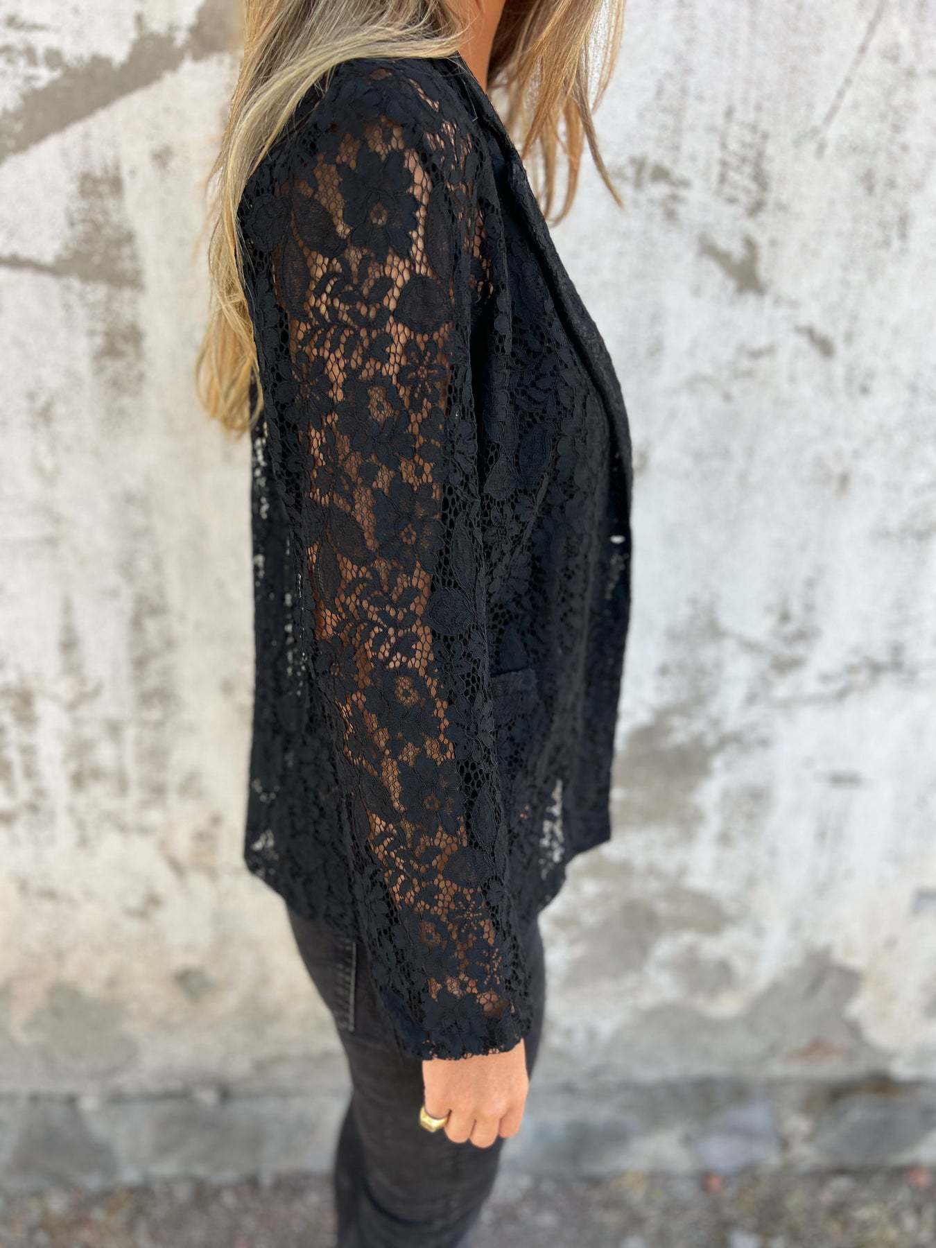Lena | Transparant kanten blazer met elegante structuur