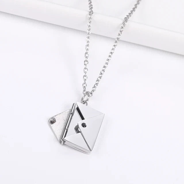 Sofia - Geometrische hangerketting met envelop