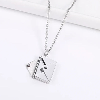 Sofia - Geometrische hangerketting met envelop