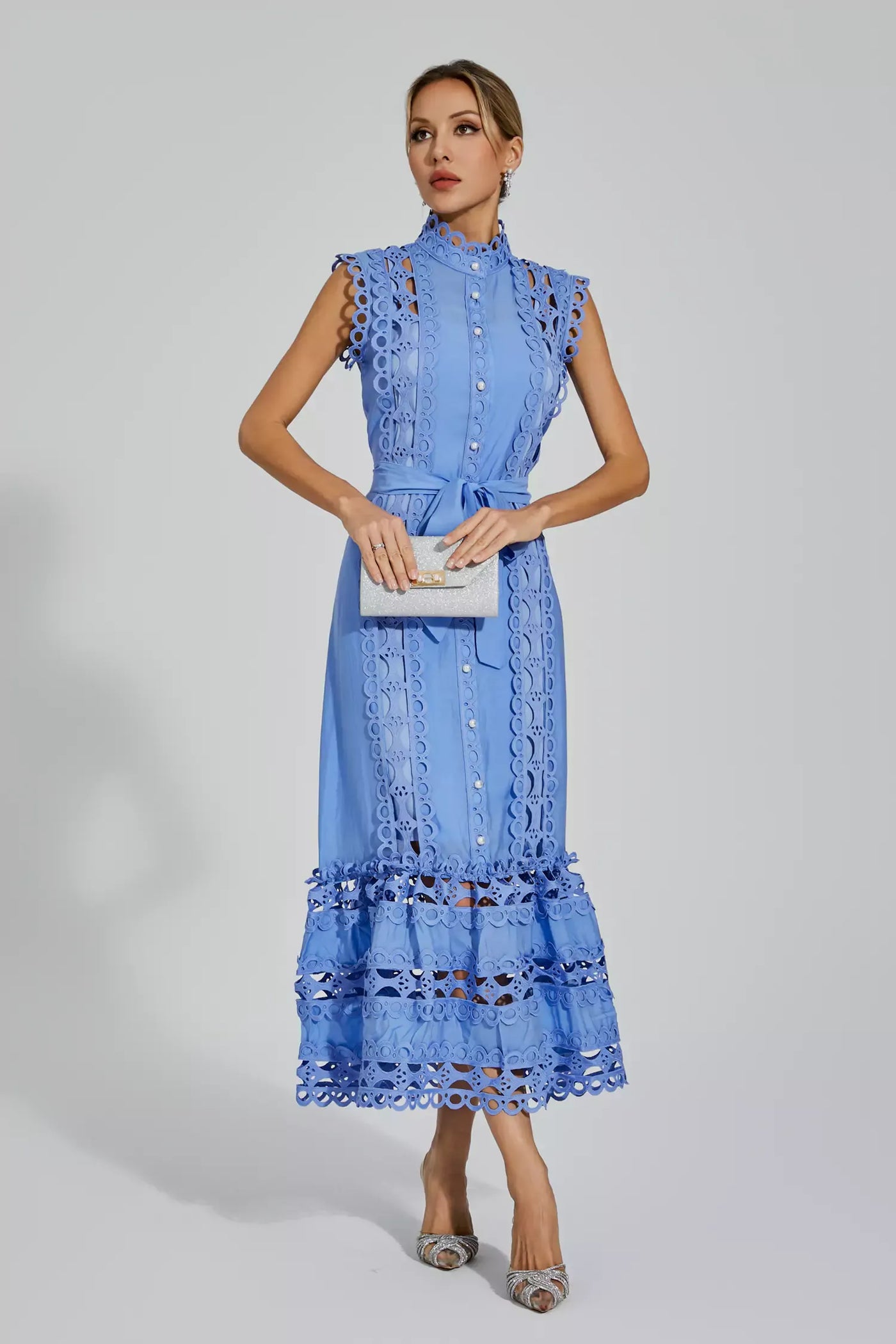 Nica™ | Blauwe mouwloze maxi-jurk met holle hals