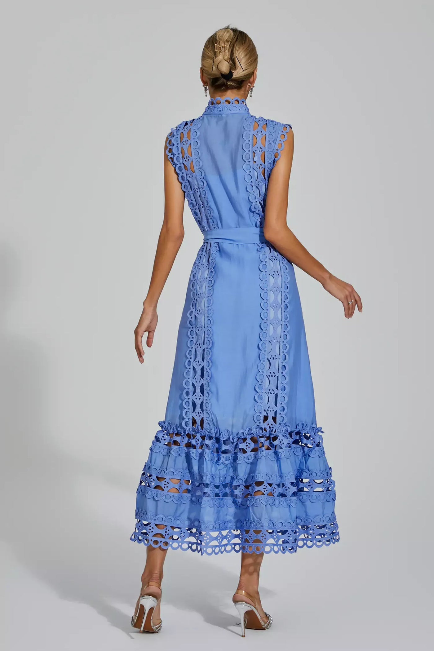 Nica™ | Blauwe mouwloze maxi-jurk met holle hals