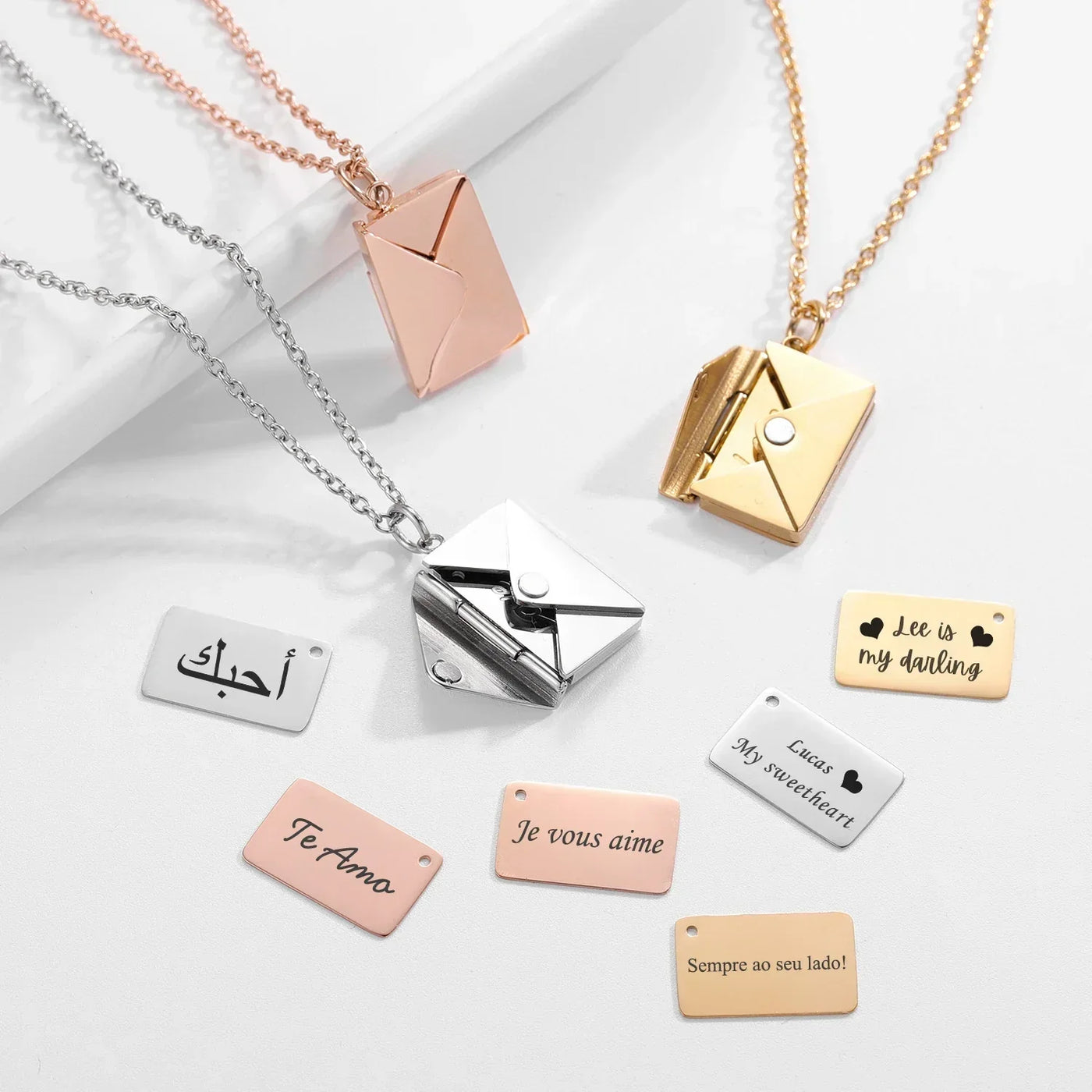 Sofia - Geometrische hangerketting met envelop