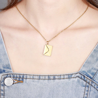 Sofia - Geometrische hangerketting met envelop