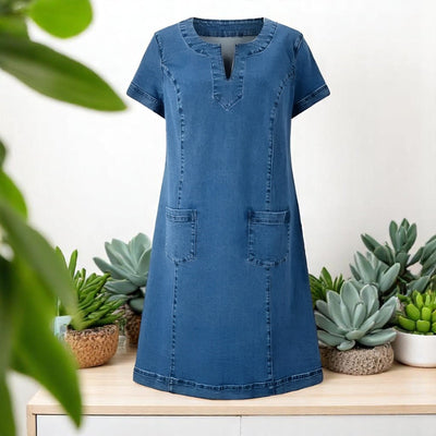 Julia | Zachte denimjurk met zakken aan de voorkant