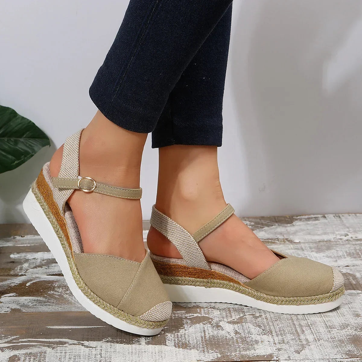 Courtney | Orthopedische sandalen met gesloten neus en sleehak voor dames