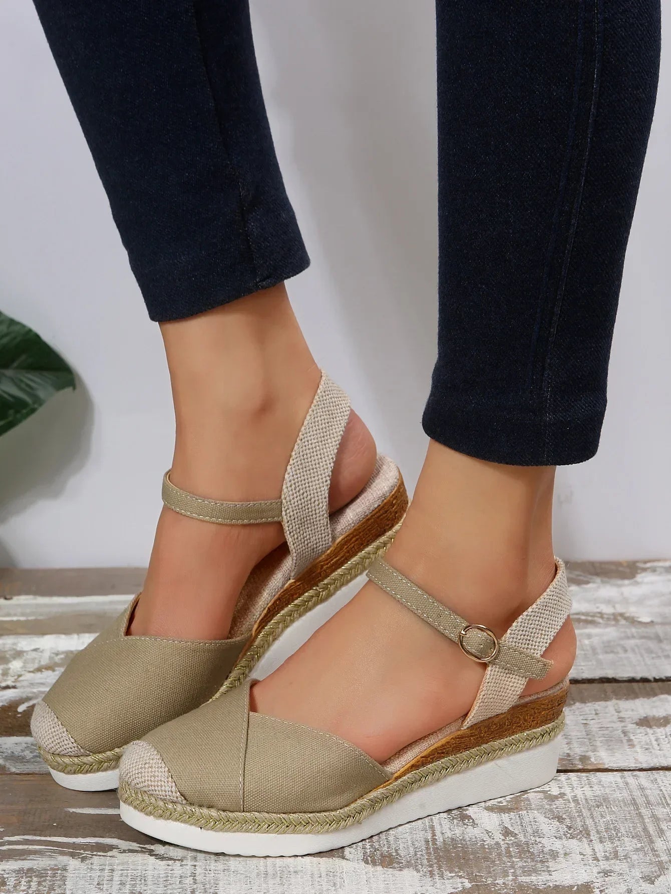 Courtney | Orthopedische sandalen met gesloten neus en sleehak voor dames