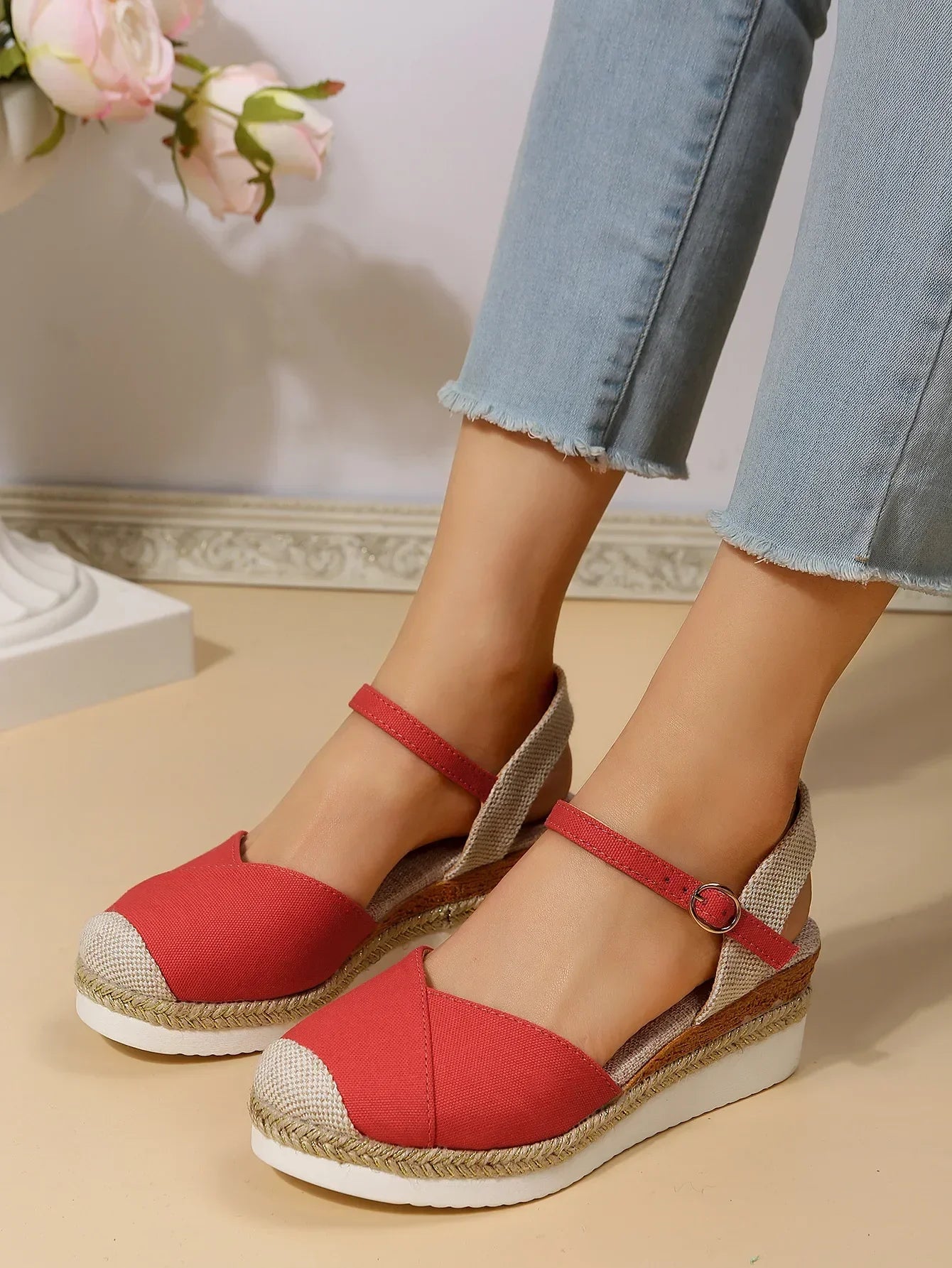 Courtney | Orthopedische sandalen met gesloten neus en sleehak voor dames
