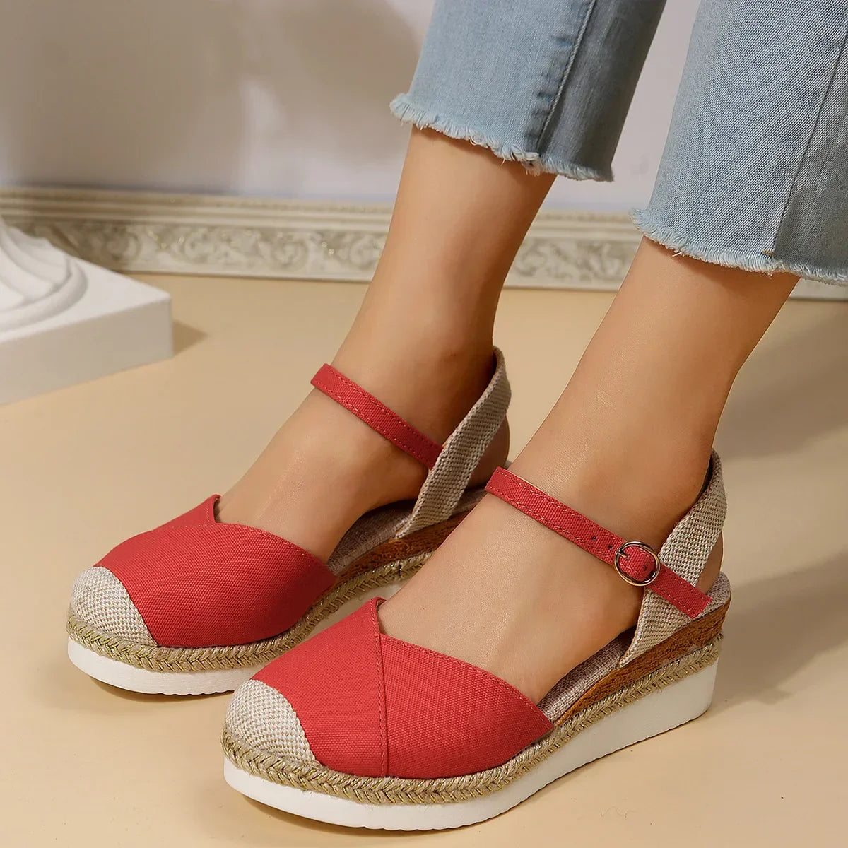 Courtney | Orthopedische sandalen met gesloten neus en sleehak voor dames