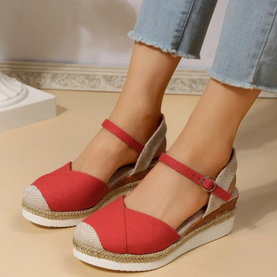 Courtney | Orthopedische sandalen met gesloten neus en sleehak voor dames
