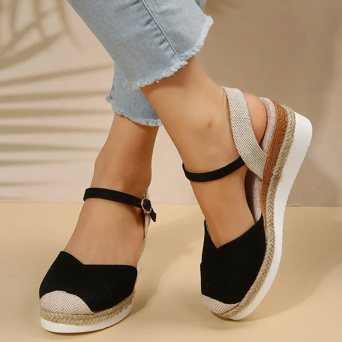Courtney | Orthopedische sandalen met gesloten neus en sleehak voor dames