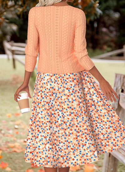 Oranje jurk met bloemenprint en lange mouwen en vestje