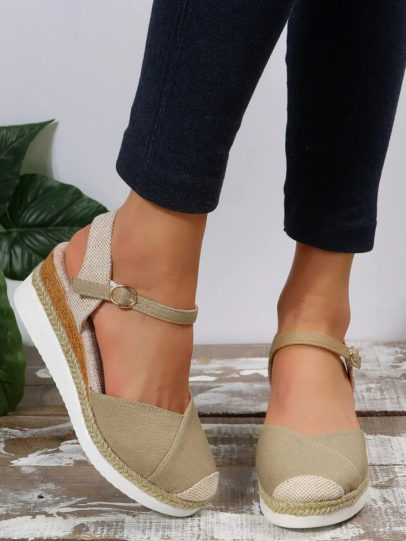 Courtney | Orthopedische sandalen met gesloten neus en sleehak voor dames