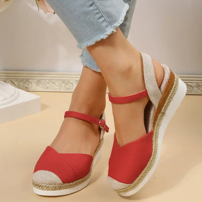 Courtney | Orthopedische sandalen met gesloten neus en sleehak voor dames