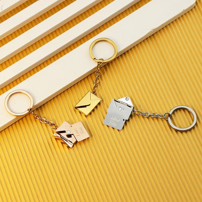 Sofia - Geometrische hangerketting met envelop