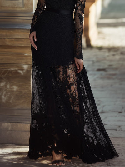 Seraphina – Elegante zwarte kanten maxi-jurk met hoge kraag