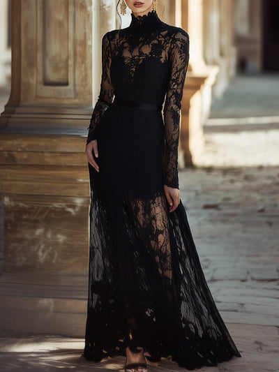 Seraphina – Elegante zwarte kanten maxi-jurk met hoge kraag